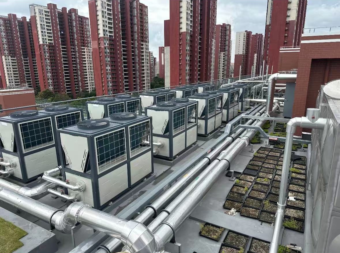 Nova referência em economia de energia e redução de custos! Sistema inteligente de bomba de calor de fonte dupla remodela soluções energéticas para hotéis e complexos comerciais Nova referência em economia de energia e redução de custos! Sistema inteligente de bomba de calor de fonte dupla remodela soluções energéticas para hotéis e complexos comerciais